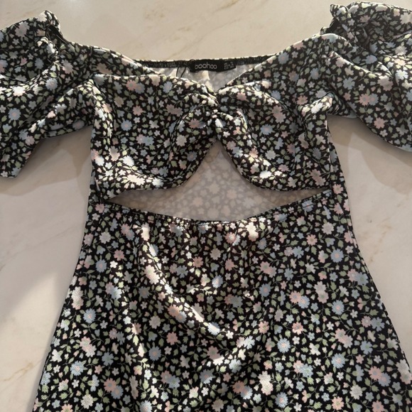 Boohoo Women's Size 4 Black Pink Blue Floral Cutout Mini Dress Puff‎ Sleeve - Picture 3 of 8